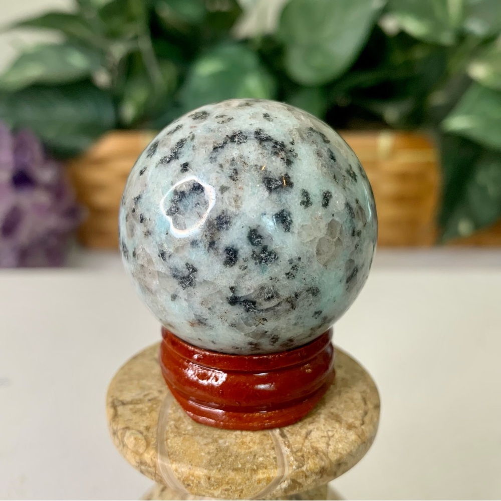 Kiwi Jasper Carved Sphere Crystal Healing Chakra Stone Ball Orb With Stand 1.5" - Picture 5 of 7